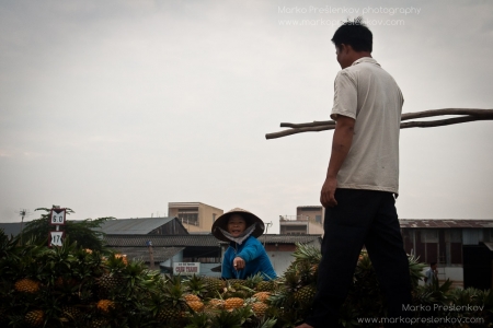 Pointing out the freshest pineapple