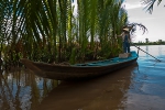 Lone Mekong boatwoman