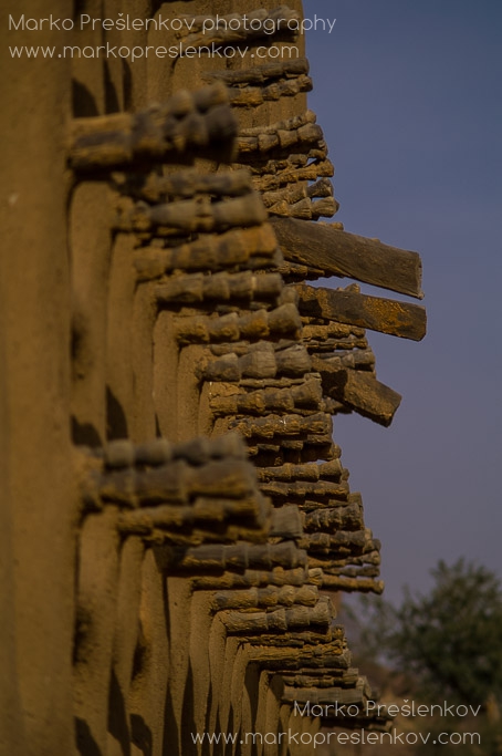 Mosque wall in Kani Kombolé