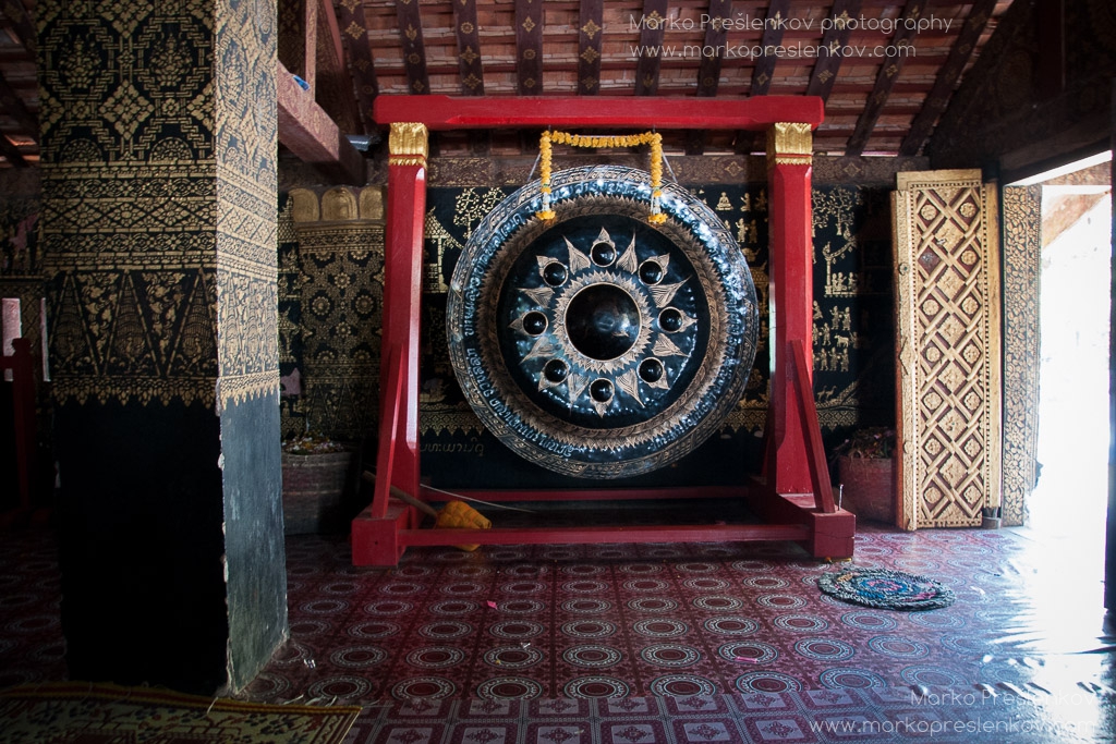Big gong of Wat Xieng Thong