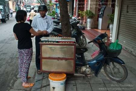 Eggs sold off a motorbike